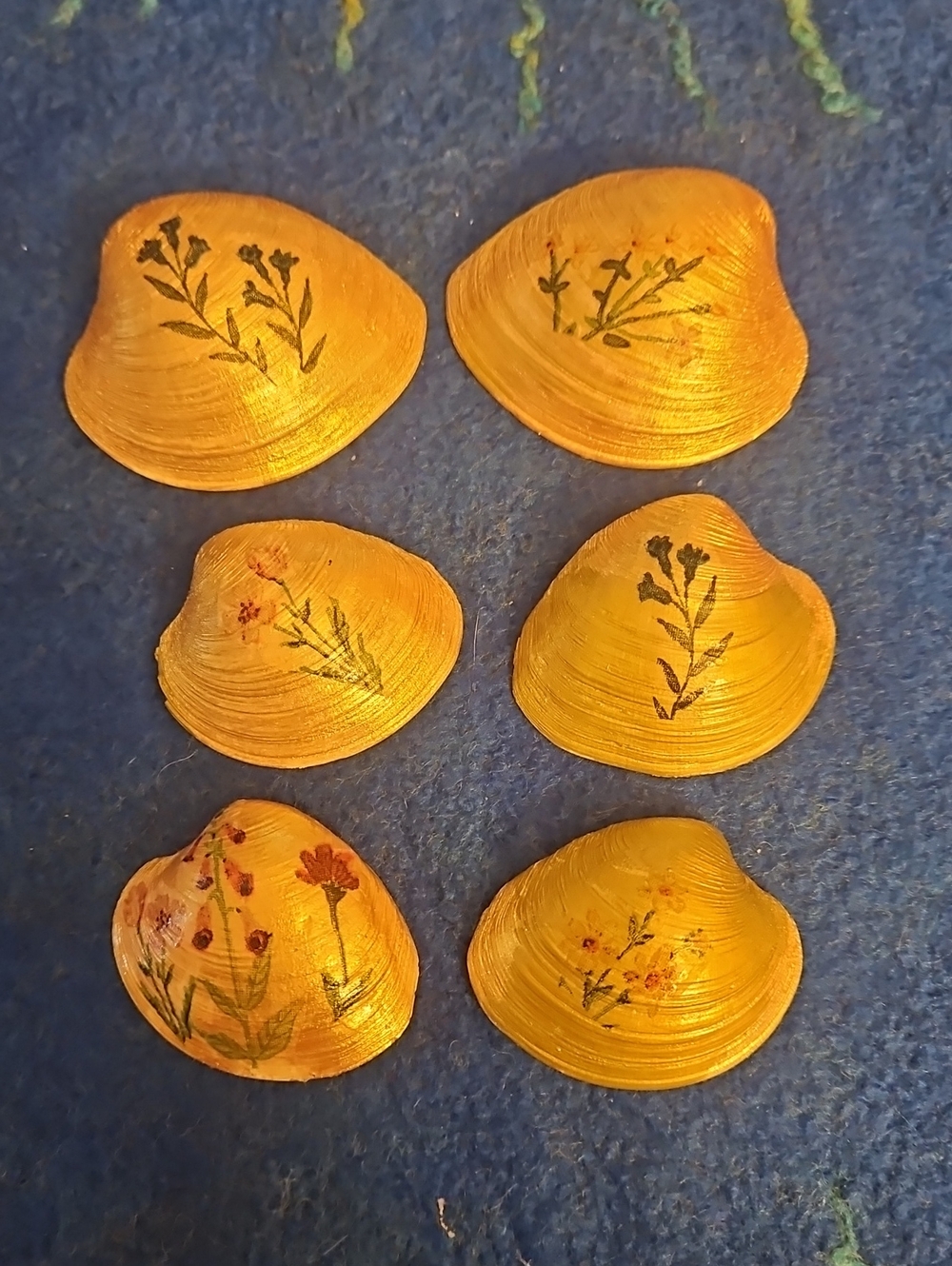 Hand Painted Clam Shells with Decopaged Floral Design. Set Of 6. - Picture 3 of 4